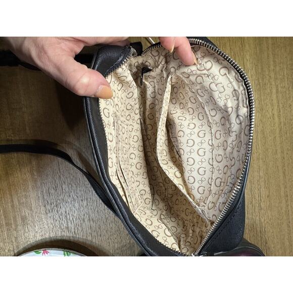 Vintage GUESS Black Leather Crossbody Bag Purse Messenger Silver Tone Hardware - Picture 10 of 10